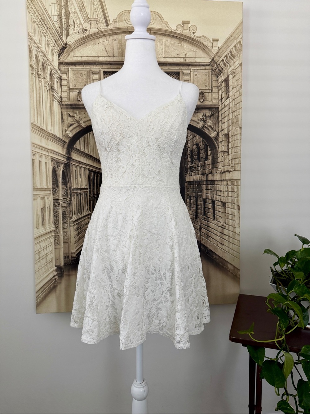 Preloved Women's White Lace A-Line Spaghetti Strap Dress